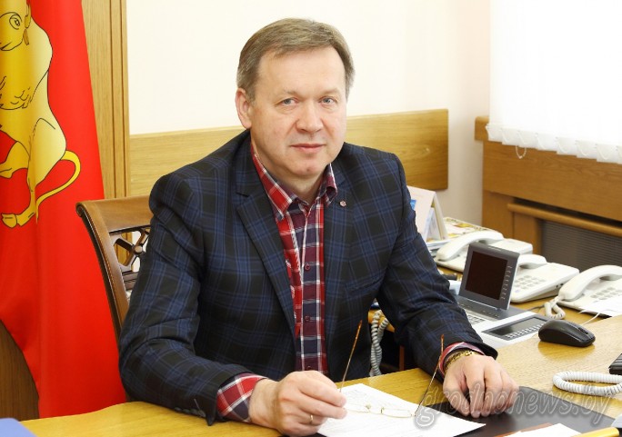 Субботнюю прямую линию провел председатель областного Совета депутатов Игорь Жук