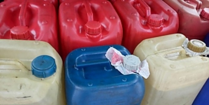 Ворованную солярку продавали в лесу. Милиция сорвала сделку по продаже чужого топлива