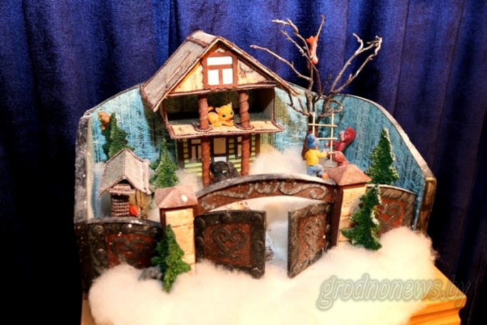 «Стикер-пак МЧС» и вязаный вертолет. В Гродно проходит выставка «Спасатели глазами детей»