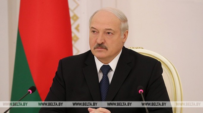 Демографическую ситуацию и поддержку семей с детьми обсуждают на совещании у Лукашенко