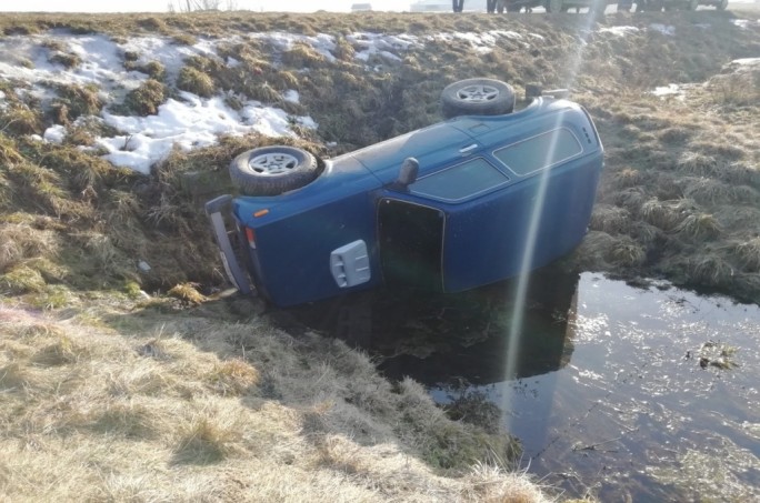 Пьяная женщина угнала служебную «Ниву» и попала на ней в ДТП