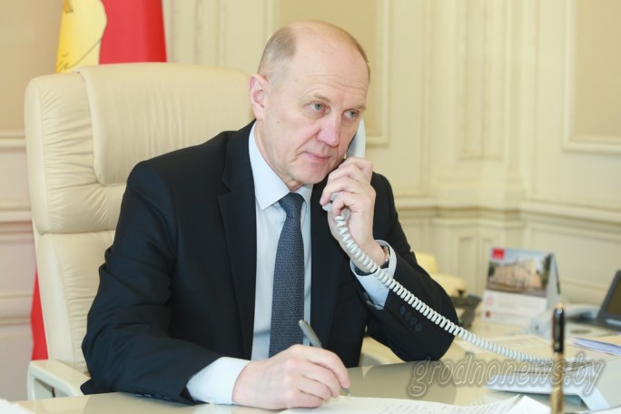 Владимир Кравцов: «На Гродненщине в 2019 году в 40 населенных пунктах установят системы очистки воды и отремонтируют 210 километров местных дорог». Субботнюю прямую линию провел председатель облисполкома