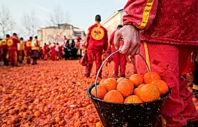 Цитрусовое побоище! В Италии состоялась традиционная «Битва апельсинов»
