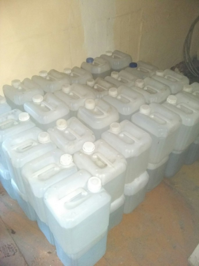 Готовил для себя. Под Ивье изъяли 500 литров самогона