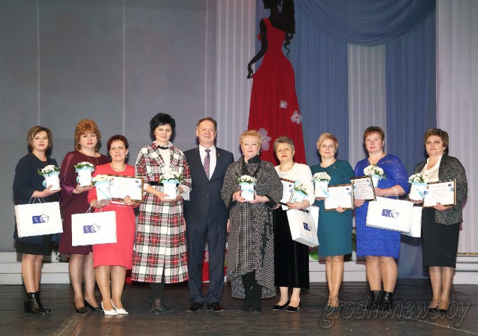 Матери, руководители, врачи. В Гродно наградили «Женщин года»