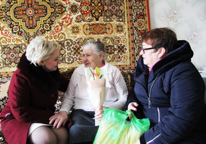 С праздником весны  поздравили женщин-ветеранов Мостовщины