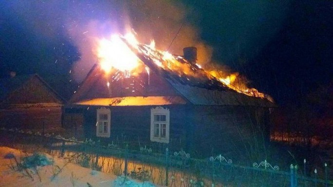 В Лиде мужчина поджег свой дом ради страховки