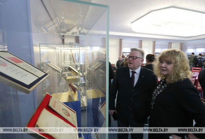 Выставка к 25-летию принятия Конституции открылась в Минске