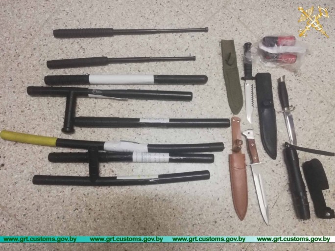 Кистени, бумеранги, дубинки – что еще нельзя везти через границу