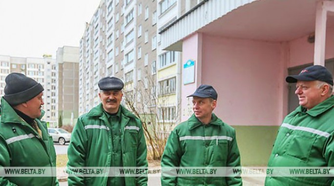 Отрасль бытового обслуживания и ЖКХ обеспечивает решение приоритетных социальных задач - Лукашенко
