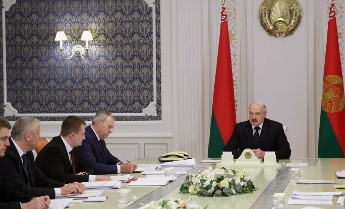 Александр Лукашенко сравнил некоторые действия российских партнеров по закрытию рынка для Беларуси с санкциями