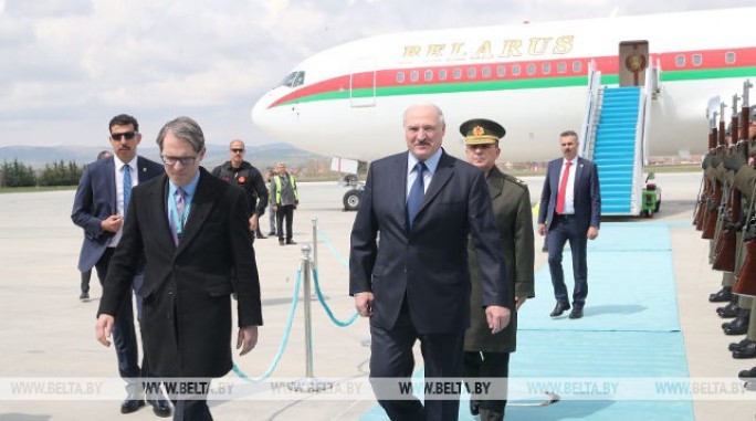 Александр Лукашенко прибыл с официальным визитом в Турцию