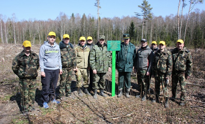 Сотрудники управления КГБ по Гродненской области провели субботник в рамках Года малой родины