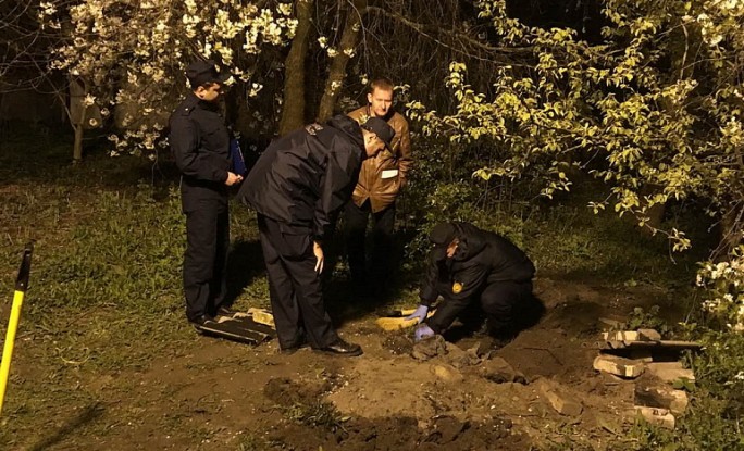 В Гродно во дворе частного дома обнаружены закопанные останки человека