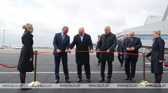 Александр Лукашенко открыл новую взлетно-посадочную полосу в Национальном аэропорту Минск
