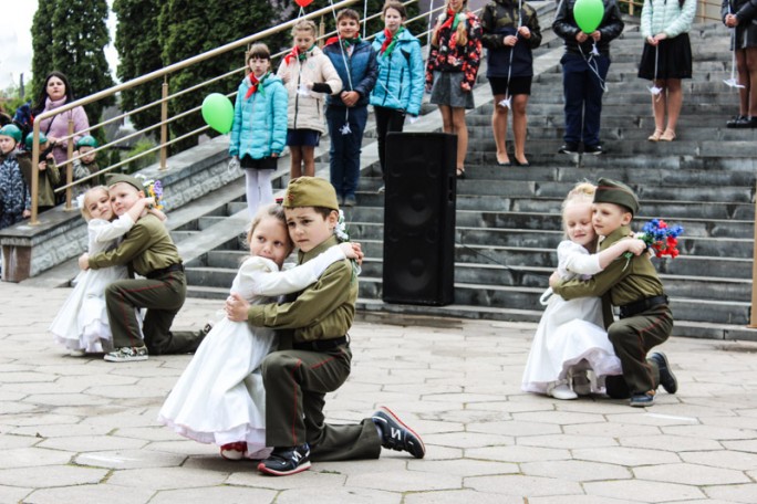 В Гродно 1000 белых журавлей выпустили в небо