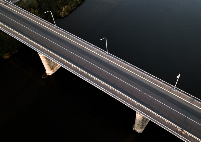 Как нужно двигаться мостовчанам-велосипедистам по автомобильному мосту?