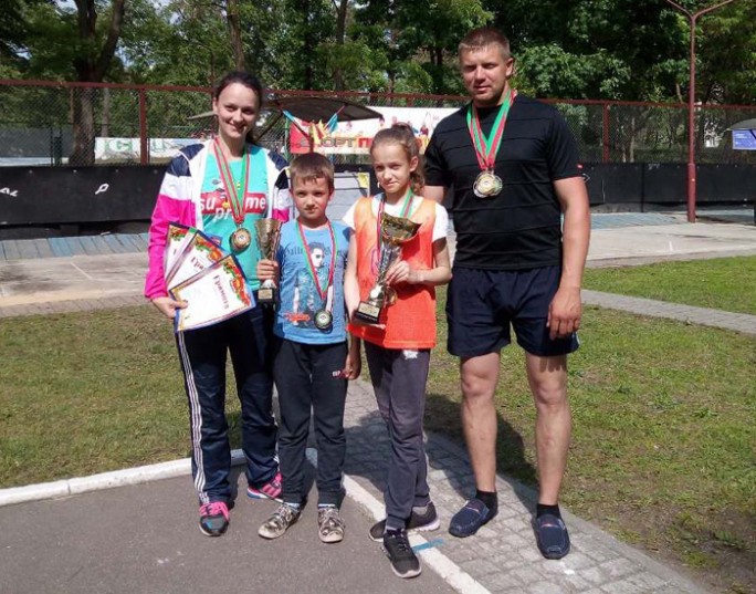 Семья Гуриновичей из Мостов стала лучшей в областном конкурсе «Папа, мама, я – спортивная семья»