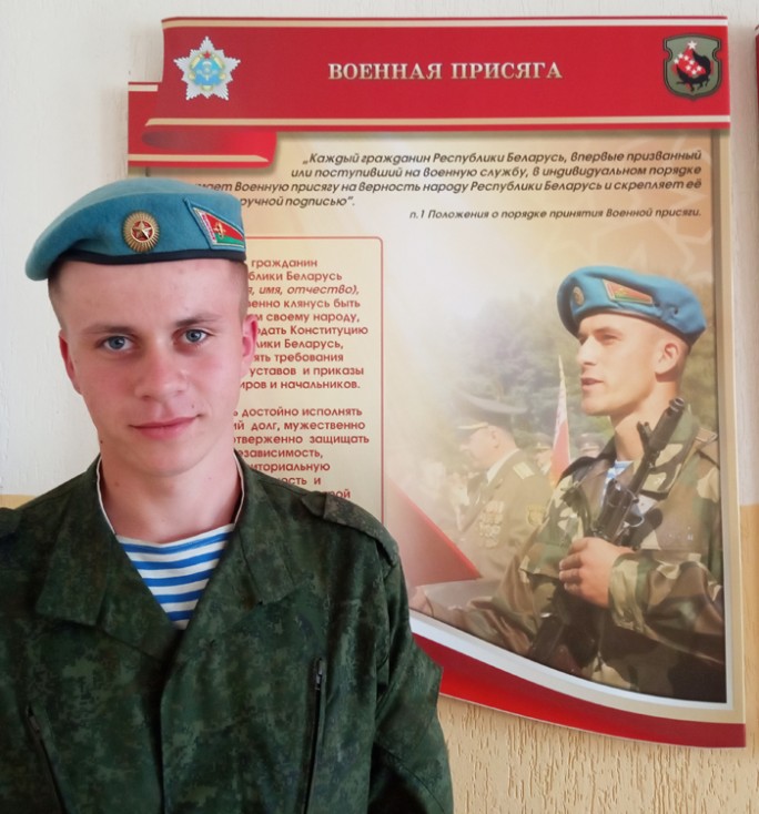 Мостовчанин Александр Сливко старательно изучает азы военного дела