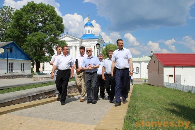 Владимир Кравцов ознакомился с ходом подготовки ко Дню белорусской письменности в Слониме