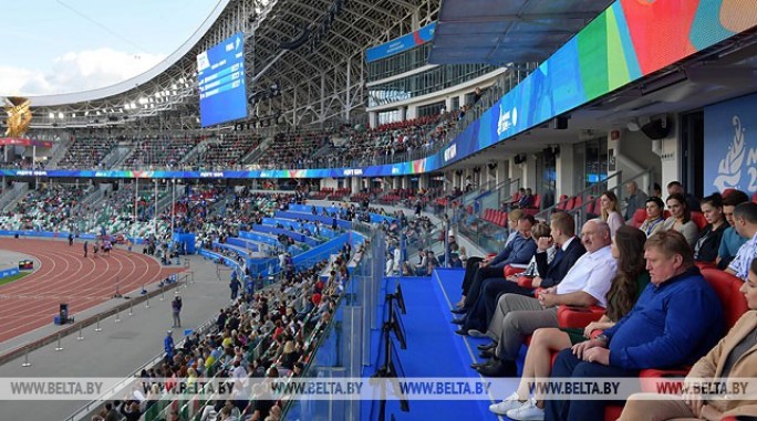 Александр Лукашенко пришел на 'Динамо' поболеть за белорусских легкоатлетов в финале командного турнира II Европейских игр