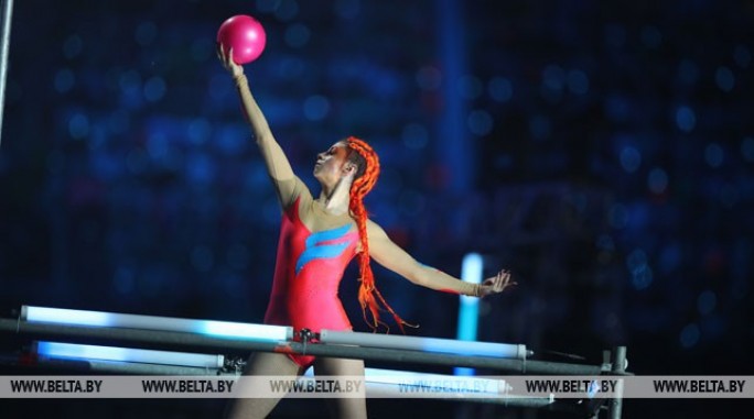 Театрализованное шоу 'Следуй за мечтой' проходит на церемонии закрытия II Европейских игр