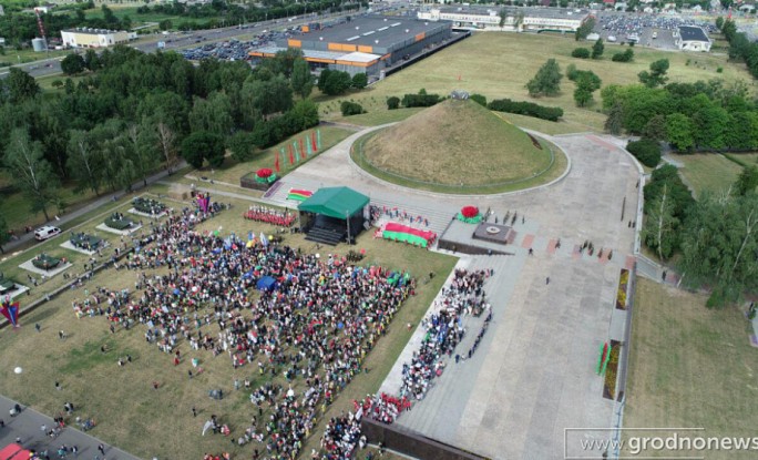 Концерты, фудкорты и вальс в центре. Почти 80 000 человек посетили День Независимости на Гродненщине