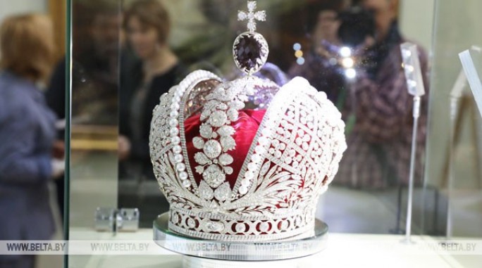 Более 11 тыс. бриллиантов - реплику Большой императорской короны представили в Витебске