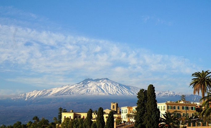 Самый высокий действующий вулкан Европы Этна усиливает активность