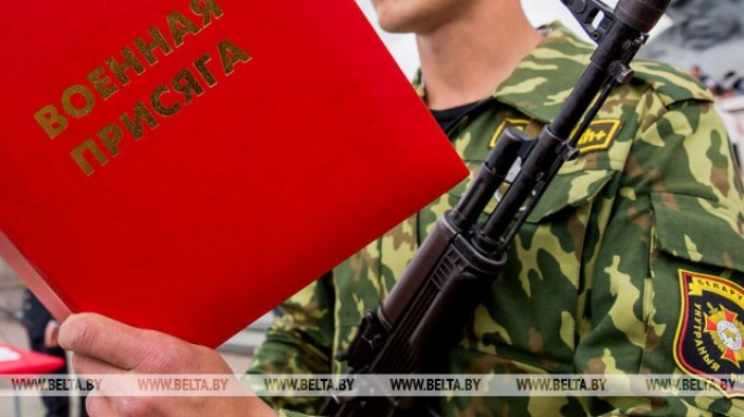 Александр Лукашенко подписал закон по вопросам службы в армии
