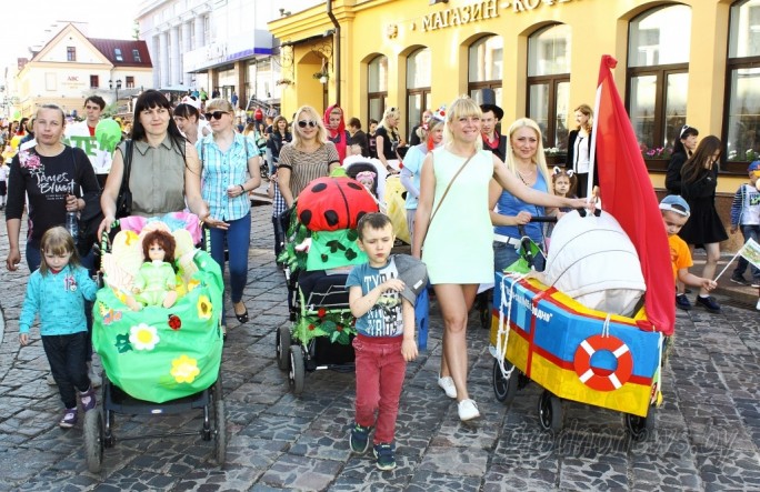 В Мостах впервые пройдёт конкурс-дефиле детских и кукольных колясок