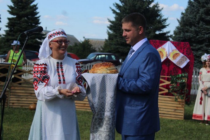 Молочные реки - хлебные берега. В агрогородке Дубно прошло брендовое мероприятие и чествование участников жатвы-2019