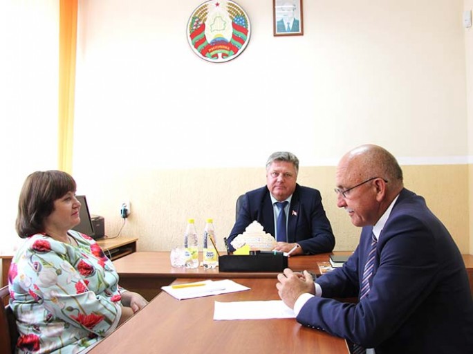 В Дубненском сельском Совете провёл выездной приём граждан депутат Палаты представителей Национального собрания Республики Беларусь Валерий Савко