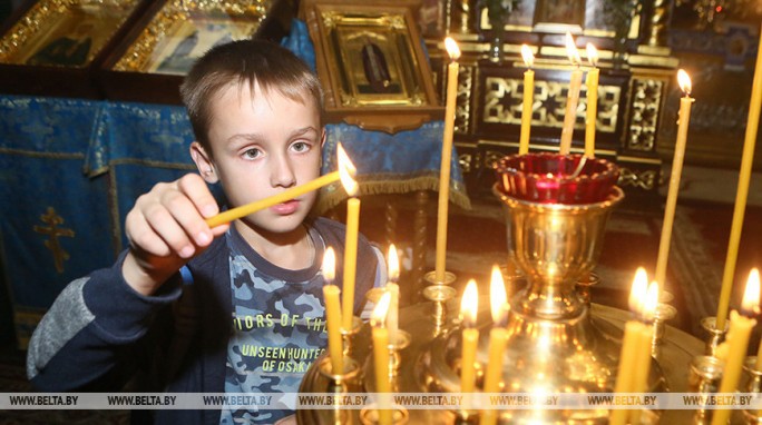 Православные верующие празднуют Успение Пресвятой Богородицы