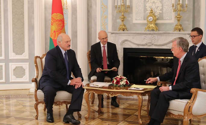 Александр Лукашенко предложил Джону Болтону откровенно и по-дружески обсудить вопросы белорусско-американских отношений