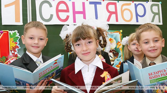 'Этот праздник дорог каждому' - Лукашенко поздравил учащихся и педагогов с Днем знаний