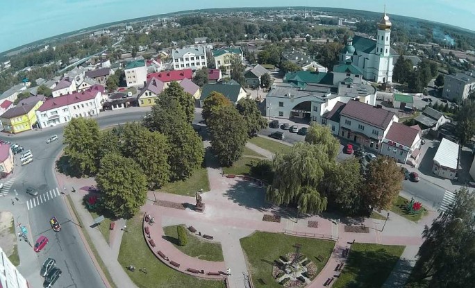 Второй день праздника в Слониме. Сегодня День белорусской письменности удивит квест-играми, литературными чтениями, спортивными состязаниями и фейерверком