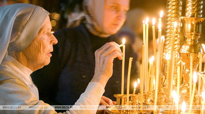 Православные верующие вспоминают день Усекновения главы Иоанна Предтечи