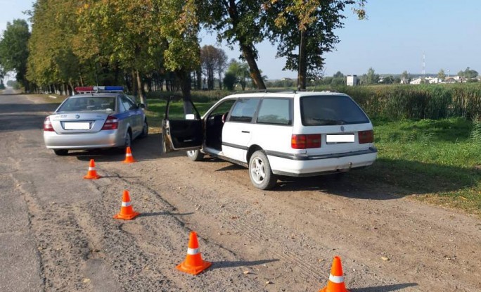 В деревне под Волковыском нетрезвый мужчина угнал автомобиль, пока хозяин был в доме