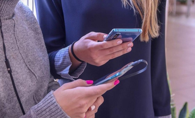 Мобильный телефон в школе: запретить или разрешить? Комментарий школьников и родителей