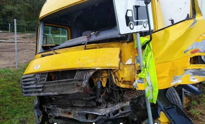 Серьезная авария на трассе М6 под Щучином: столкнулись два грузовика
