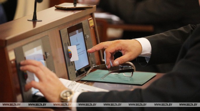 Депутаты 10 октября рассмотрят в первом чтении поправки в законы по оплате труда бюджетников