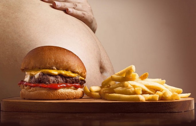 Стало известно, на сколько лет сокращает жизнь ожирение