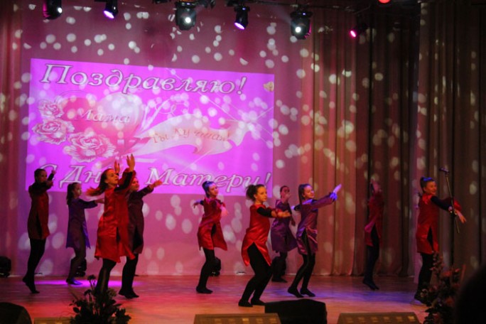 В районном центре культуры для мостовчанок состоялся концерт, посвящённый Дню матери