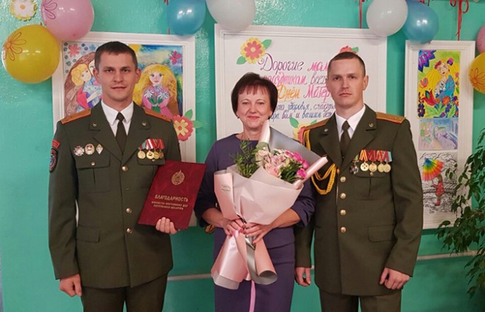 Мостовчанка Лариса Куль получила Благодарность от министра внутренних дел за сына