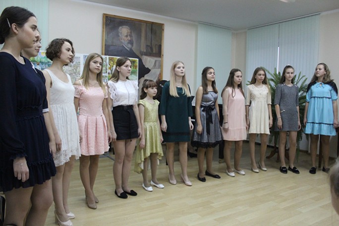 В Мостовской детской школе искусств состоялся концерт, посвящённый Дню матери