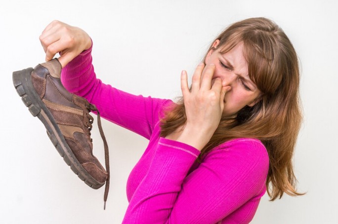 Как избавиться от запаха в обуви, не используя покупные специальные средства