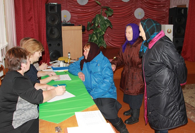 На всех избирательных участках Мостовщины стартовало досрочное голосование