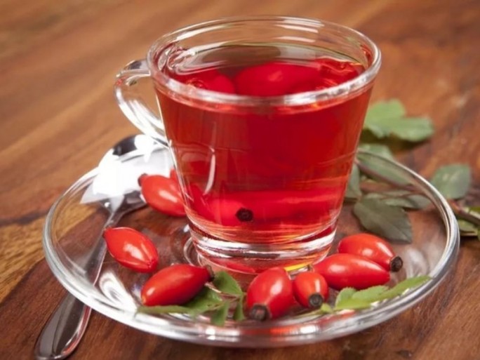 Чай с шиповником рекомендуется как один из лучших напитков в холода