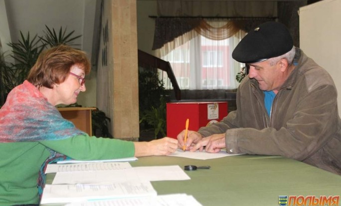 Наблюдатели ОБСЕ посетили участок для голосования №42 в Кореличах